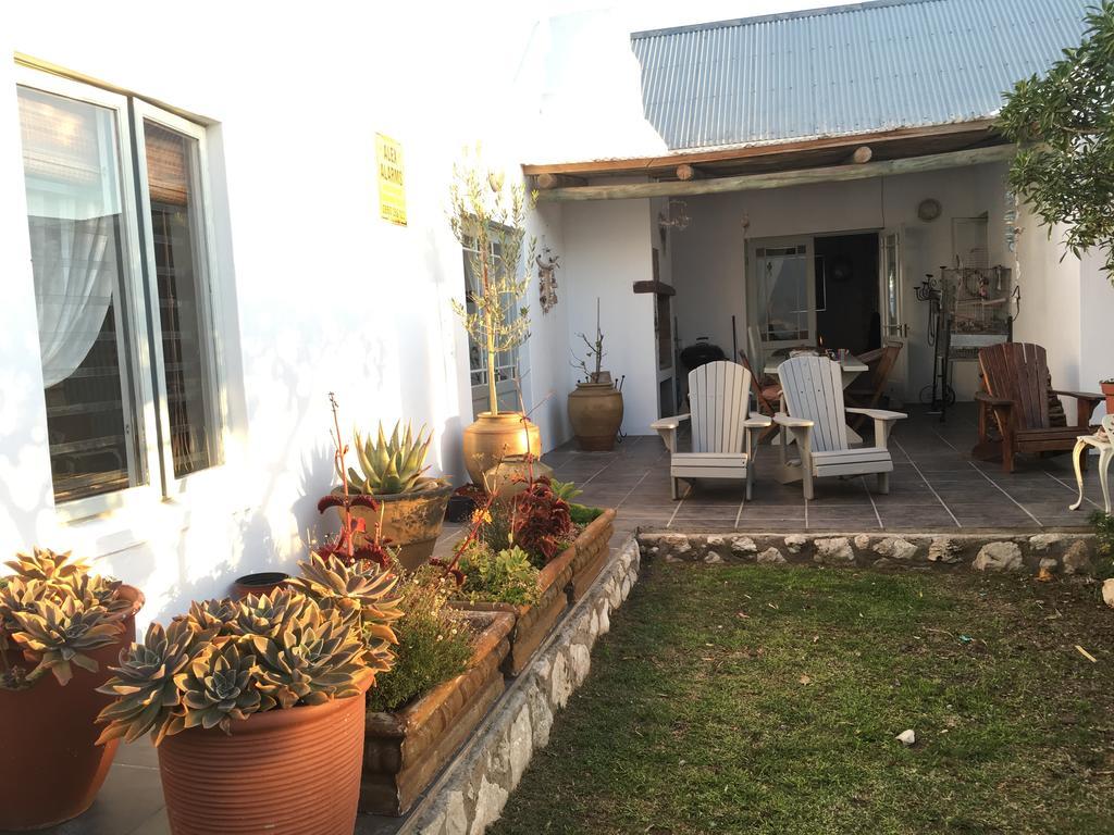 Guest House Karibu In Paternoster Exterior photo