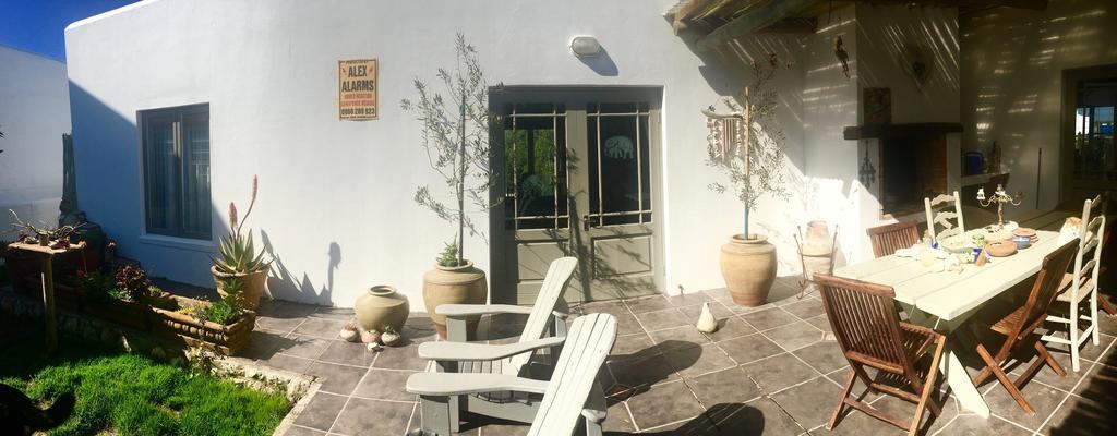 Guest House Karibu In Paternoster Exterior photo